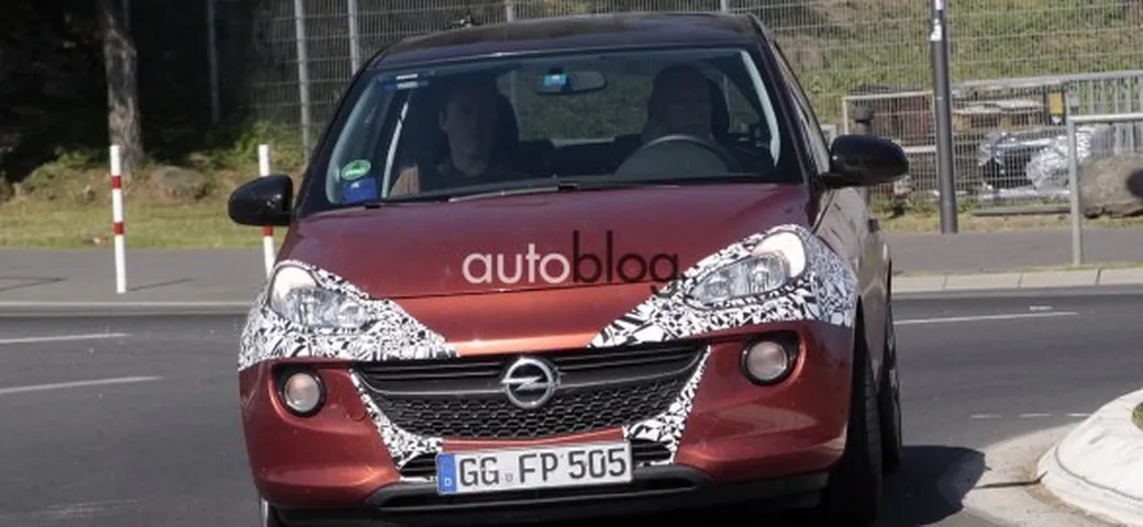 Opel Adam OPC: foto spia