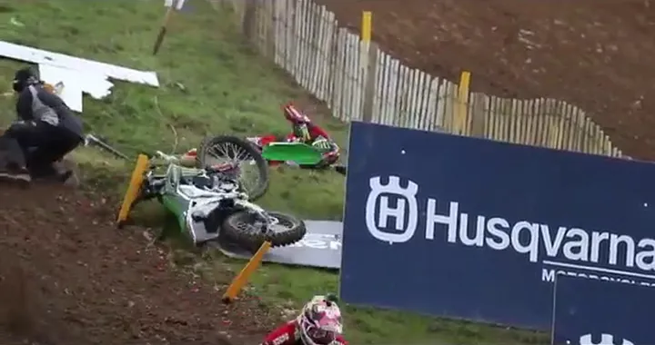 Incidente spaventoso al Motocross Des Nations