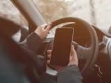 Il cellulare alla guida è la prima causa di ritiro patente