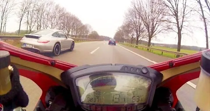 Ducati Superbike 848 vs Porsche Carrera GTS