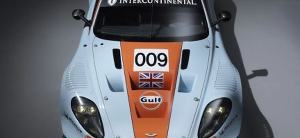 Aston Martin DBR9s in livrea Gulf