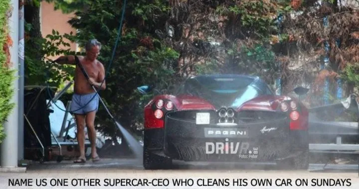 In ciabattine e costumino: così Horacio Pagani pulisce la Huayra