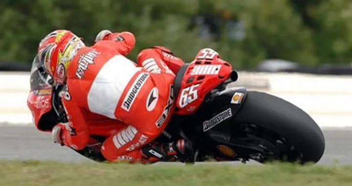 Test a Brno: la Ducati 800 vola