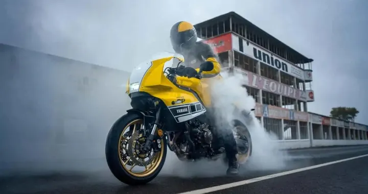 Yamaha XSR900 SP, 119 CV e ciclistica premium per il 2027?