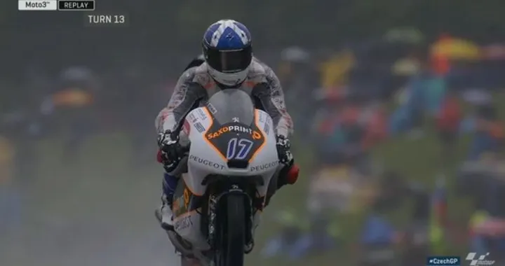 Moto3 Brno: McPhee e Peugeot vincono sul bagnato