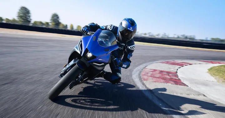 Yamaha svela la nuova R125 2023: caratteristiche e disponibilità