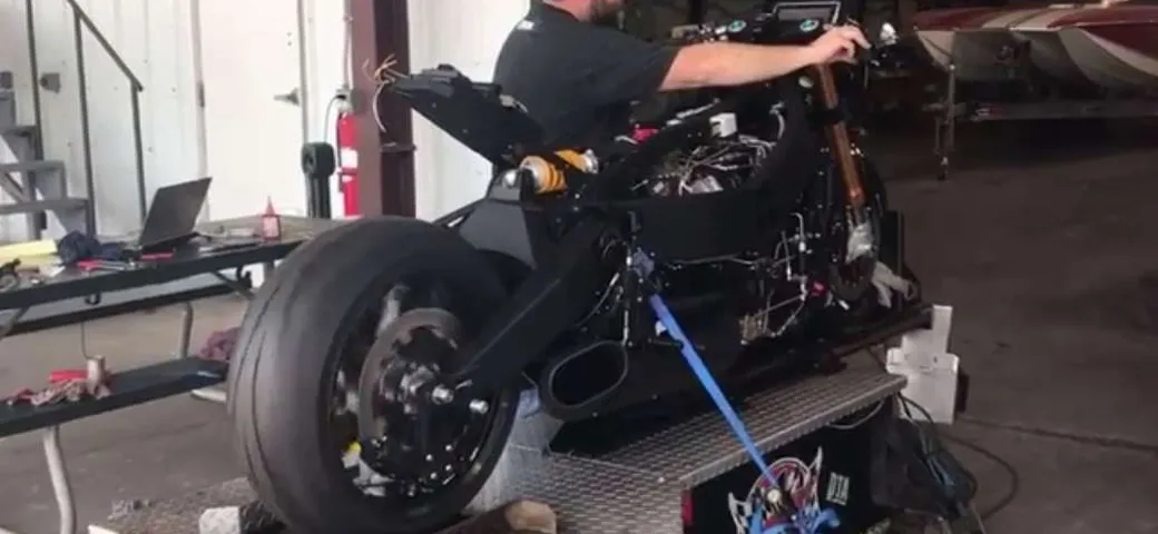MTT 420RR: test al banco della nuova moto a turbina [Video]