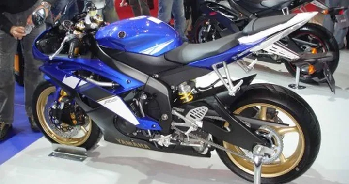 Salone di Parigi: Yamaha R6 2008 con video