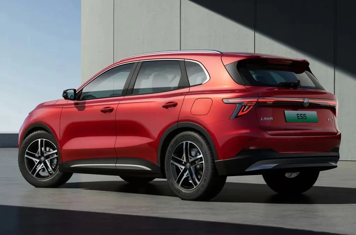 MG ES5: il nuovo SUV elettrico in arrivo in Italia