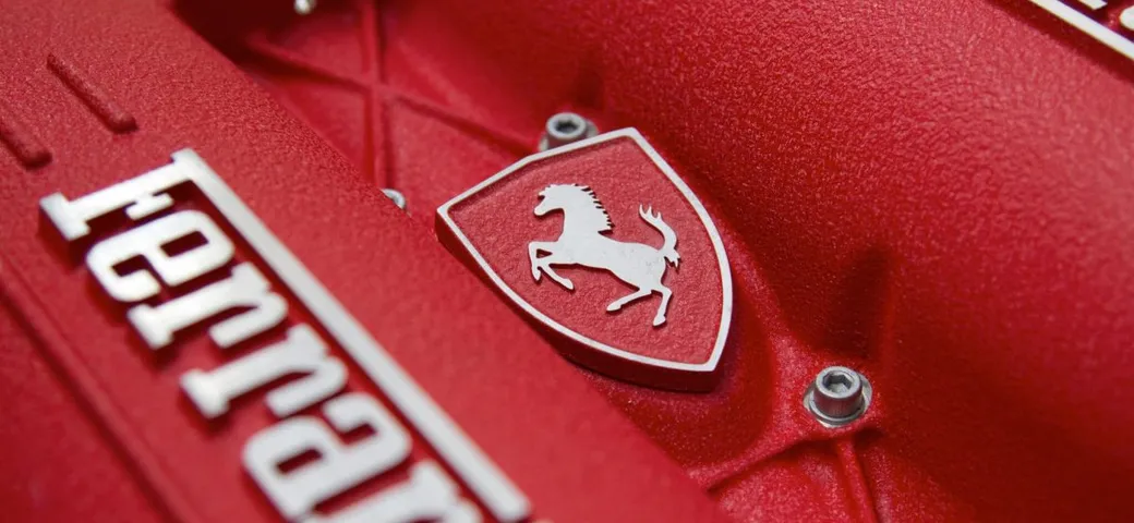 Ferrari aumenta i prezzi negli USA: strategia contro i dazi