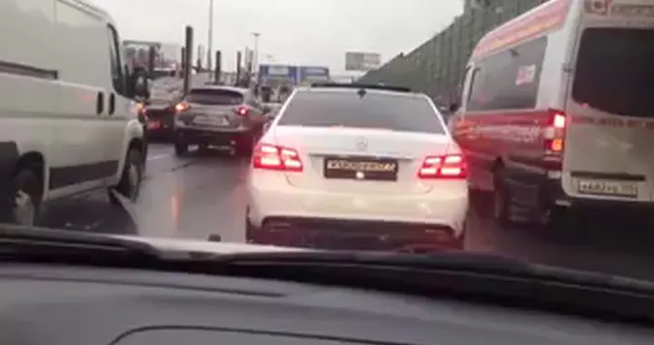 Cambia targa automatico