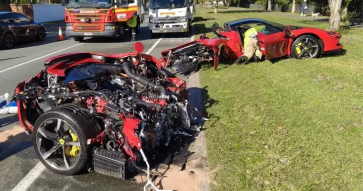 Ferrari spezzata in due: il conducente influencer esce praticamente illeso