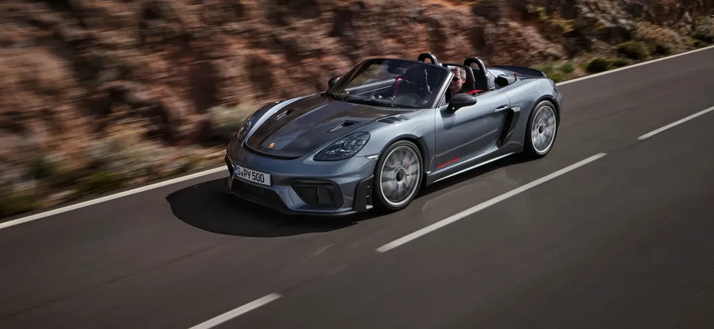 Porsche 718 Spyder RS: svelata la nuova sportiva decappottabile da 500 CV [FOTO]