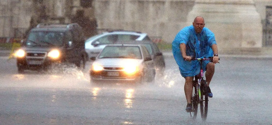Auto e bici? Non ci sono colpevoli o innocenti, ma città inadeguate