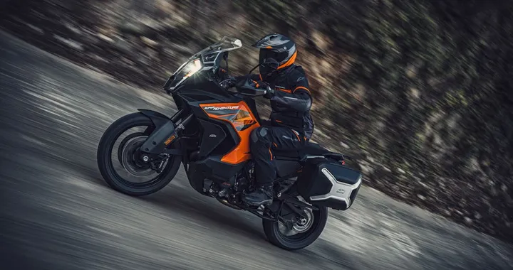 KTM svela la 1290 Super Adventure S 2021: informazioni, disponibilità e prezzi