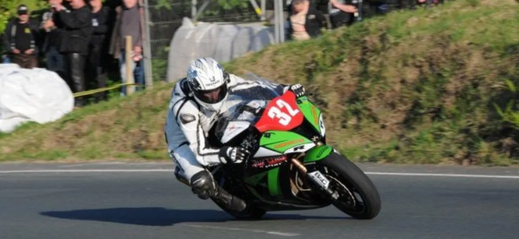 PR Kawasaki Racing con Johnson e Harris al TT 2013