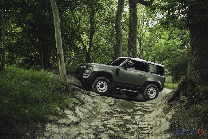 Land Rover: una sorella minore per la Defender nel 2022