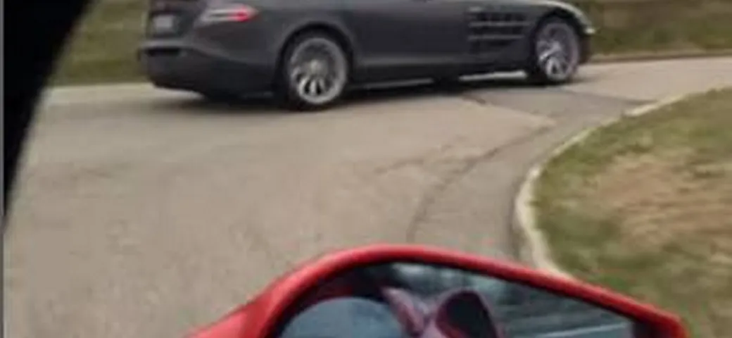 Mercedes-Benz SLR McLaren: show di sovrasterzi in collina | Video