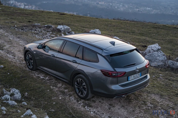 Opel Insignia Country Tourer: prova su strada - Video