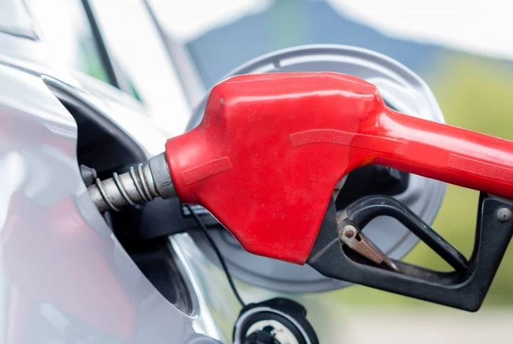 Addio benzina rossa: la Super diventa roba da museo