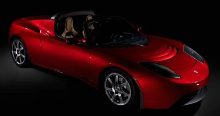 Tesla Roadster: già venduti i primi 100 esemplari