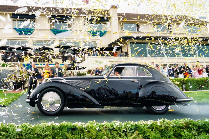 Alfa Romeo: una splendida 8C 2900B regina di Pebble Beach