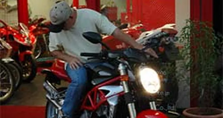 MV Agusta in SBK con kenny Roberts ?