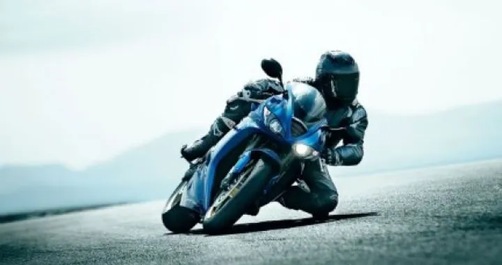 Nuove colorazioni per Triumph Street Triple R e Daytona 675 2010