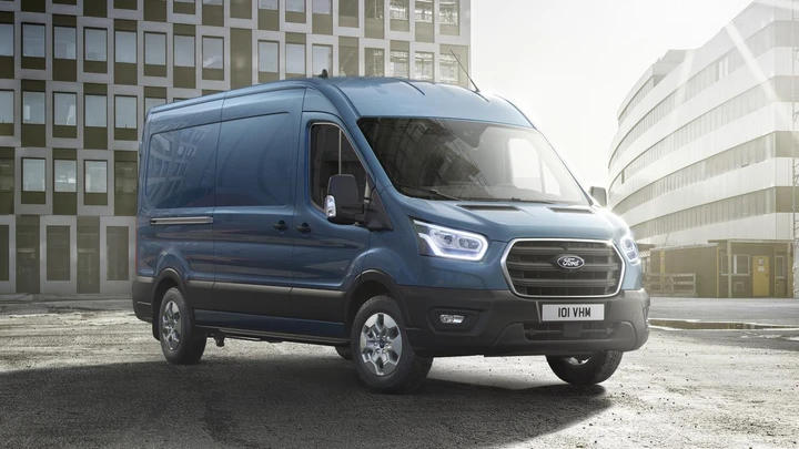 Ford Transit 2024: il furgone si rinnova con tante novità [FOTO]