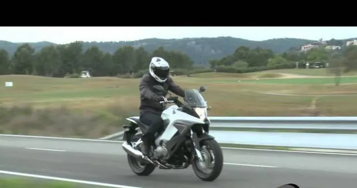 Honda Crossrunner 800: video intervista al designer