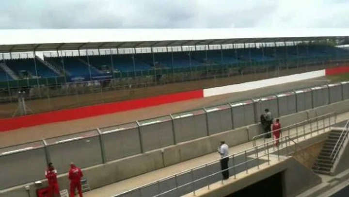Valentino Rossi in pista a Silverstone con la 1198 /video
