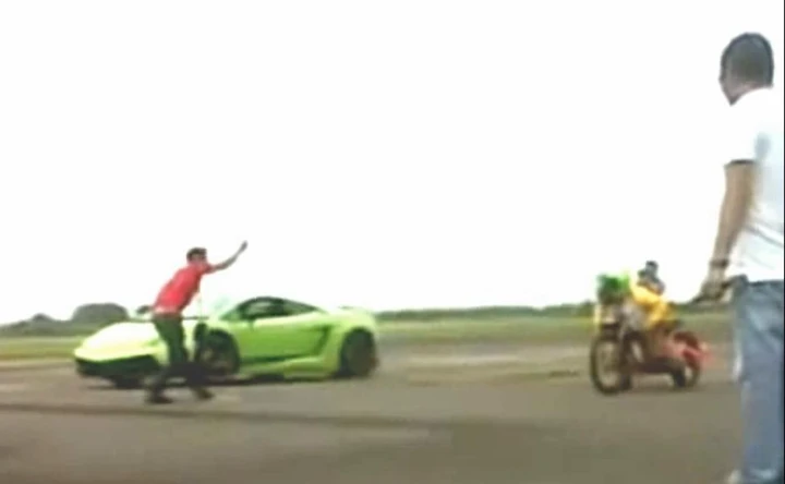 Lamborghini vs scooter: la drag race che non ti aspetteresti [Video]