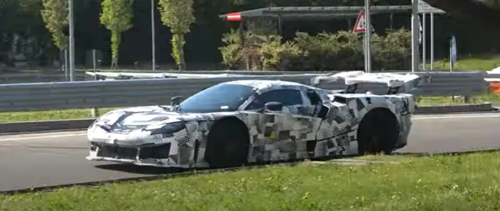 Ferrari Hypercar: nuovo avvistamento per l'erede di LaFerrari [VIDEO]