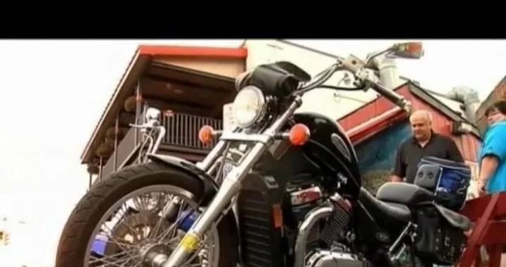 Protesta contro l'obbligo del casco: deceduto dopo incidente