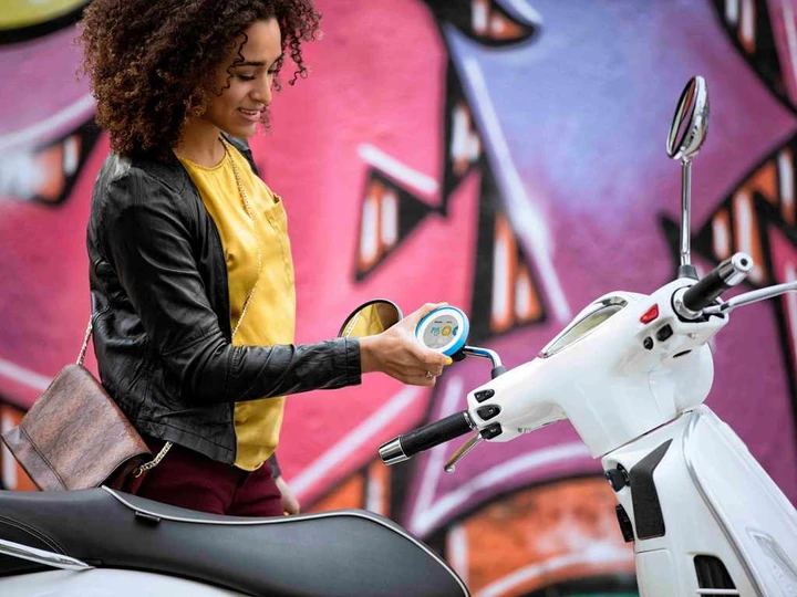TomTom Vio: il Gps per scooter che usa lo smartphone