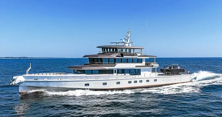 Canoa, il nuovo yacht ibrido da 50 metri per girare il mondo