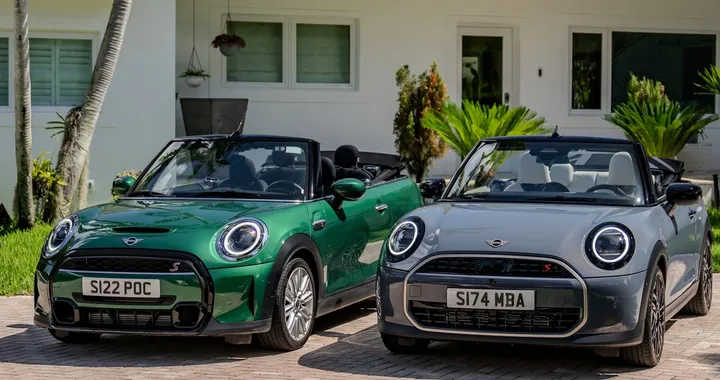 MINI Cooper Cabrio 2024: nuova capote in tessuto e motori a benzina