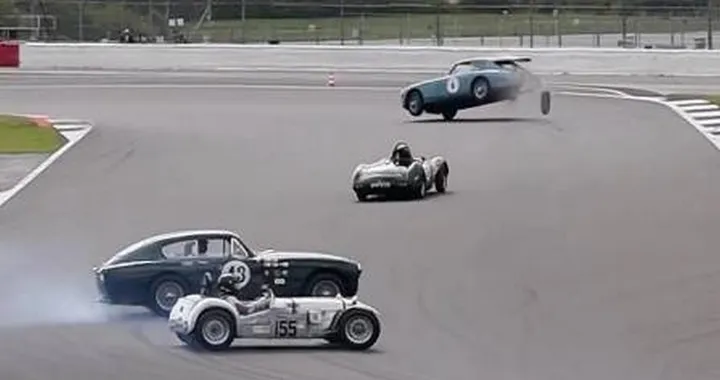 Auto storiche: sincronismi cinematografici a Silverstone per le nonne | Video