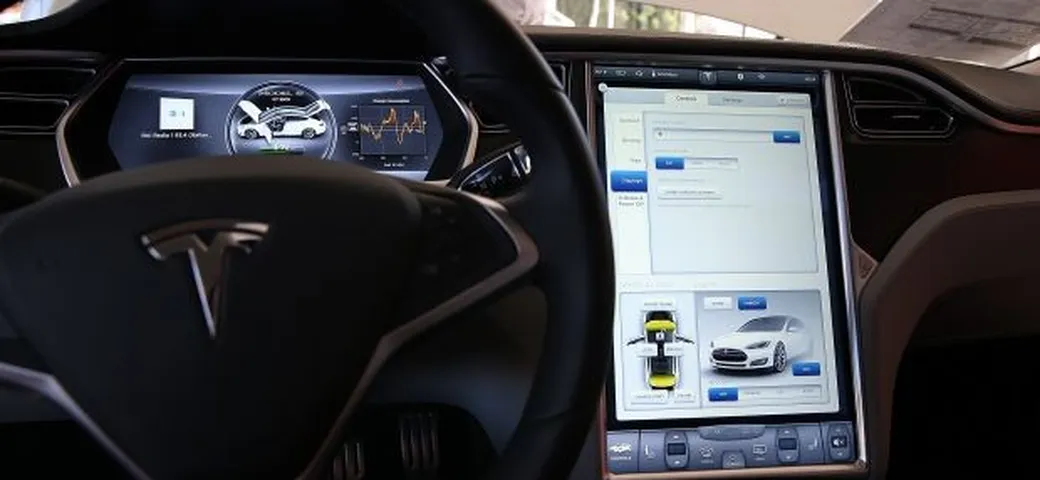 Tesla Model S: dagli Stati Uniti il jailbreak per l'impianto multimediale