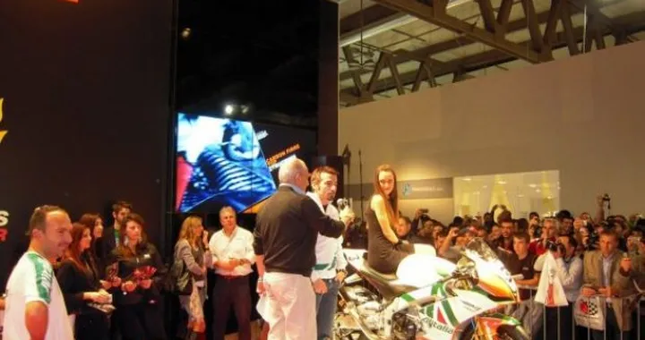 Max Biaggi intervistato da Motoblog all'Eicma di Milano