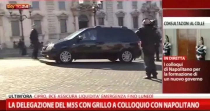 Beppe Grillo al Quirinale con una Kia Carnival