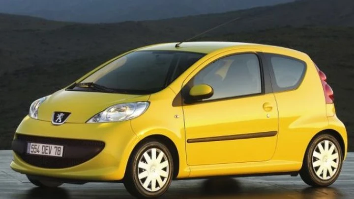Peugeot: per la 107 crash-test solo con manichini da 78 chili