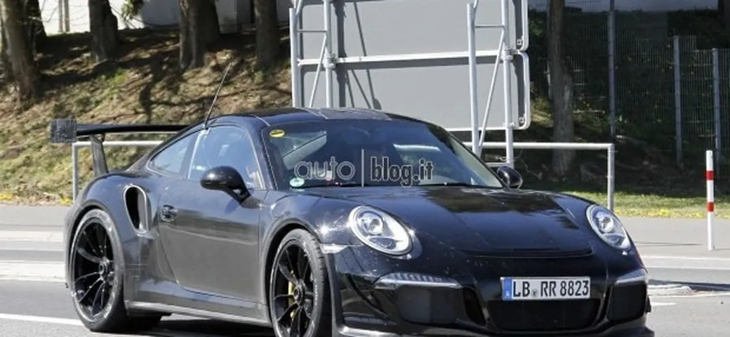 Porsche 911 GT3 RS: foto spia dal Nurburgring