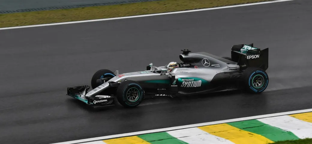 Gp Brasile F1 2016: Hamilton trionfa sotto la pioggia, Rosberg 2°, Vettel 5°