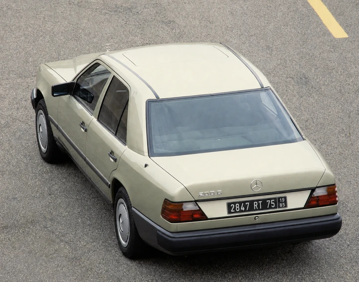 Mercedes 200 D, 831.000 km e 40 anni insieme: ora obiettivo milione