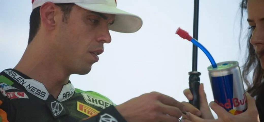 Supersport Donington: Sofuoglu primo nelle libere davanti a uno squadrone tricolore.