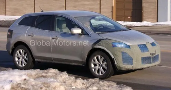 Mazda CX-7: foto spia del restyling