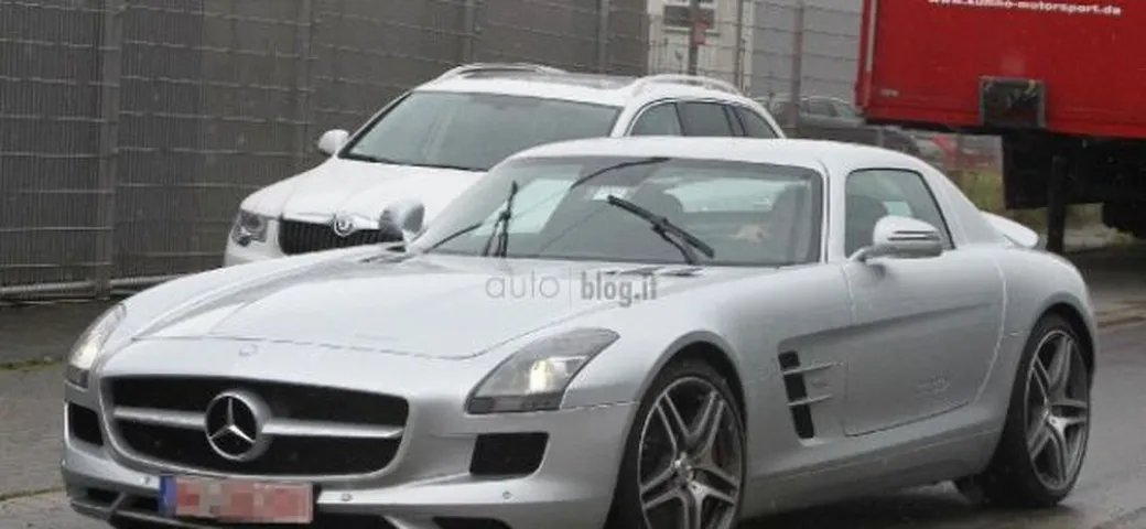 Mercedes SLS AMG E-Cell: foto spia senza veli