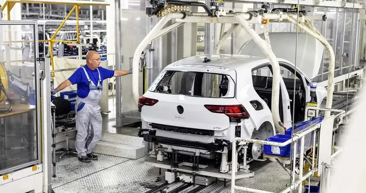 Se anche il gigante barcolla, allarme occupazione per l'industria auto tedesca