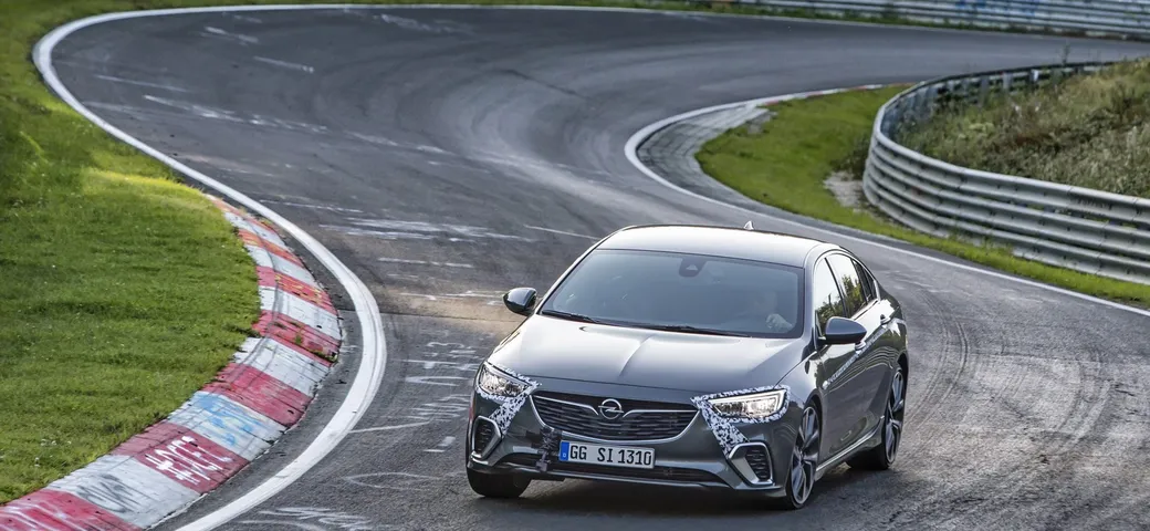 Opel Insignia GSi: velocissima al Nurburgring